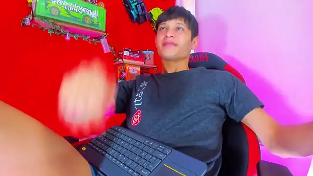 LilOwen  online show from September 22, 2025, 5:04 pm