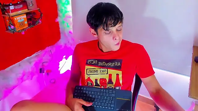 LilOwen  online show from September 26, 2025, 8:13 pm