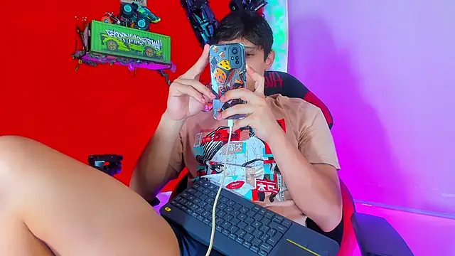 LilOwen  online show from October 13, 2025, 6:52 pm