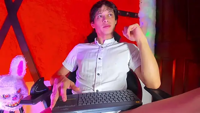 LilOwen  online show from February 9, 2026, 6:12 pm