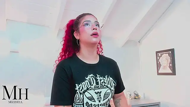 Snapshot of MizzHell chatting on February 24, 2026, 4:21 am MizzHell online show from February 24, 2026, 4:21 am