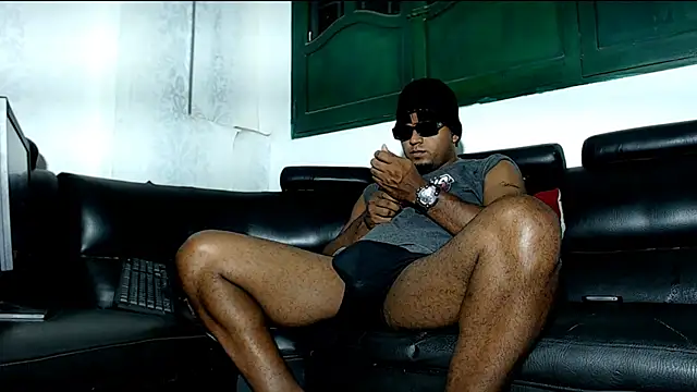 Snapshot of Deleon1995 chatting on December 17, 2024, 4:01 am Deleon1995 online show from December 17, 2024, 4:01 am