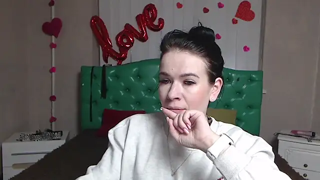 JasmineKouch online show from February 11, 2026, 6:18 am