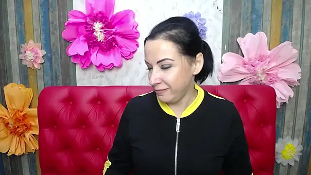 ElizabethSho online show from October 15, 2025, 5:13 pm