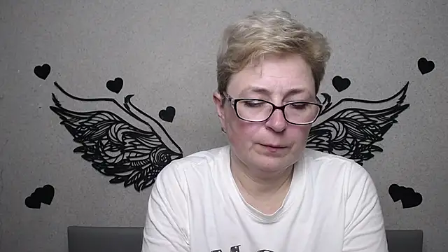 EmiliaGree online show from May 17, 2026, 5:20 pm