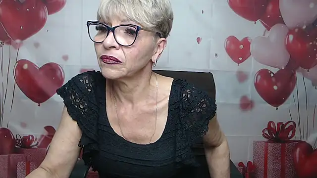 EllaBonito online show from May 19, 2026, 5:47 am