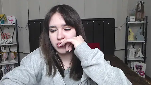 LauraHlot online show from February 3, 2025, 4:25 am