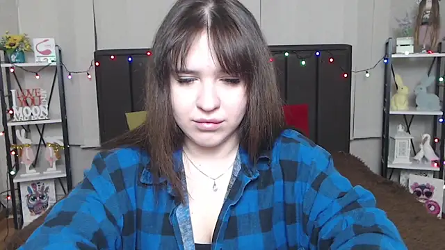 LauraHlot online show from February 10, 2025, 6:24 pm