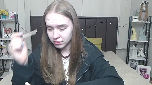 LauraHlot online show from September 13, 2025, 5:57 pm