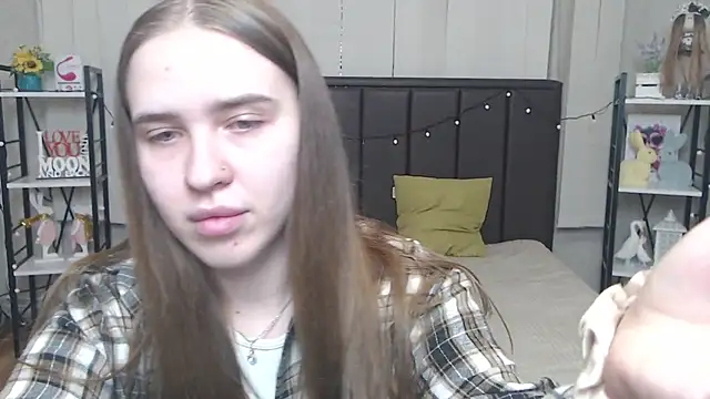 LauraHlot online show from September 17, 2025, 6:31 pm