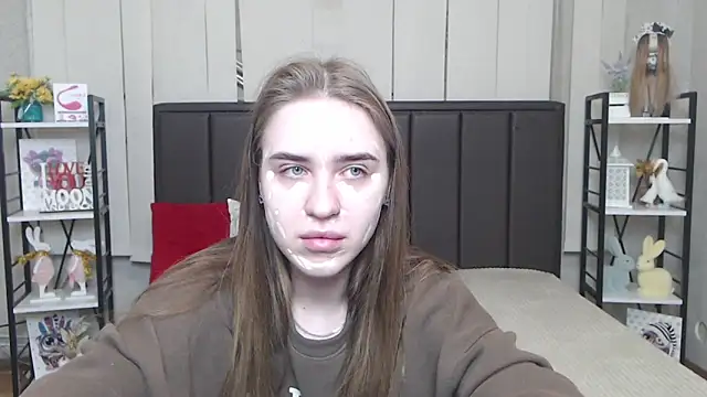 LauraHlot online show from November 25, 2025, 6:30 pm