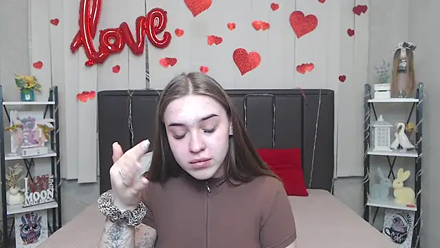 LauraHlot online show from March 16, 2026, 7:56 am