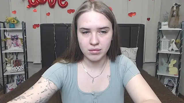LauraHlot online show from May 9, 2026, 5:29 pm