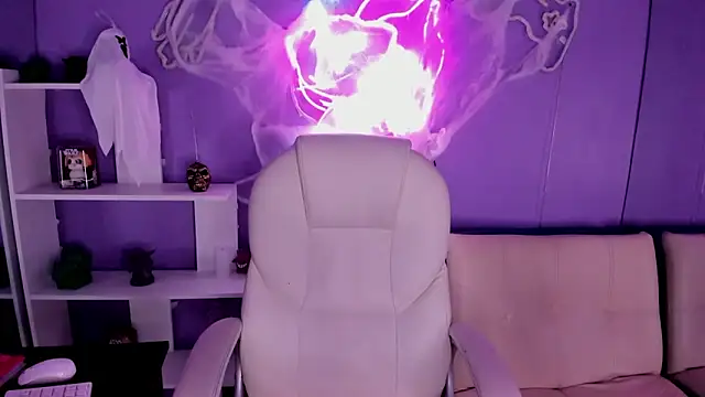 Camiila Osorio online show from October 13, 2025, 5:57 pm