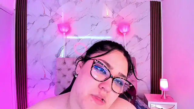 Camiila Osorio online show from March 20, 2026, 8:03 pm