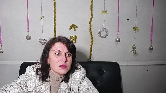 Snapshot of LuciaMii chatting on January 15, 2025, 5:58 pm LuciaMii online show from January 15, 2025, 5:58 pm