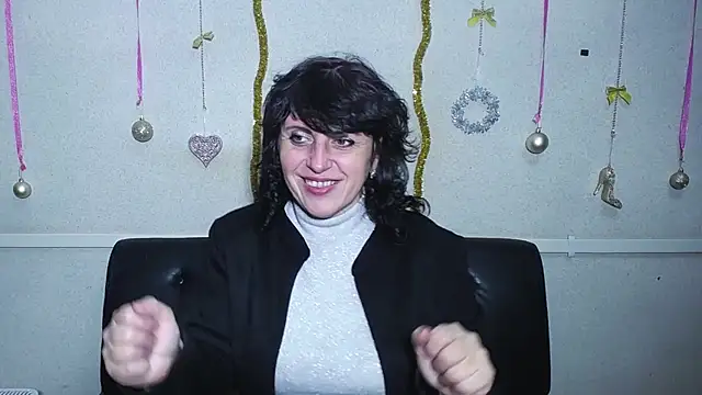 Snapshot of LuciaMii chatting on January 18, 2025, 6:10 pm LuciaMii online show from January 18, 2025, 6:10 pm