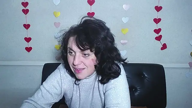 Snapshot of LuciaMii chatting on January 27, 2025, 12:33 am LuciaMii online show from January 27, 2025, 12:33 am