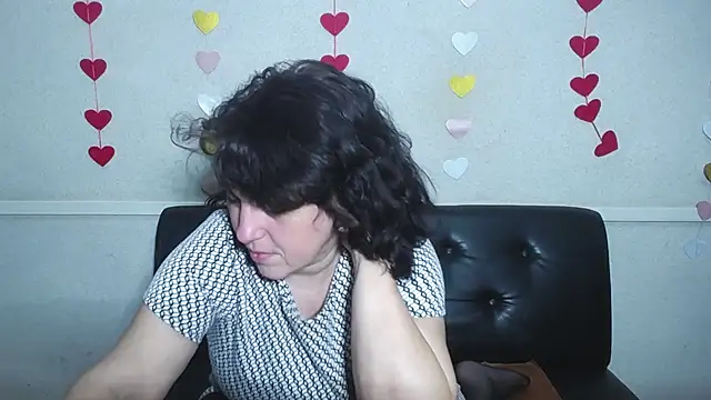 Snapshot of LuciaMii chatting on January 27, 2025, 3:37 am LuciaMii online show from January 27, 2025, 3:37 am