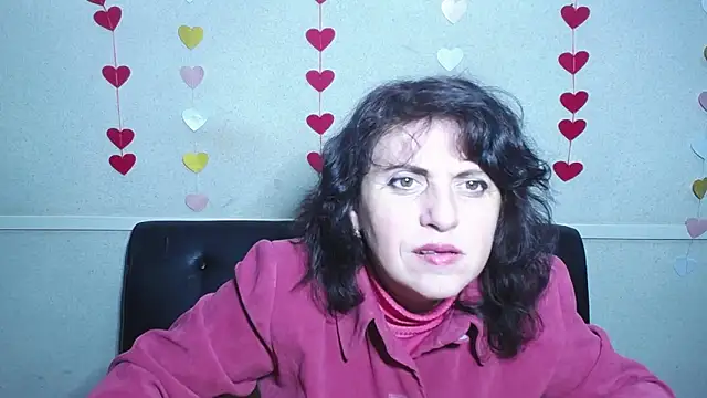 Snapshot of LuciaMii chatting on February 3, 2025, 6:02 am LuciaMii online show from February 3, 2025, 6:02 am