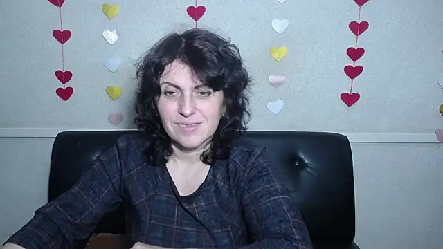 Snapshot of LuciaMii chatting on February 5, 2025, 9:04 am LuciaMii online show from February 5, 2025, 9:04 am