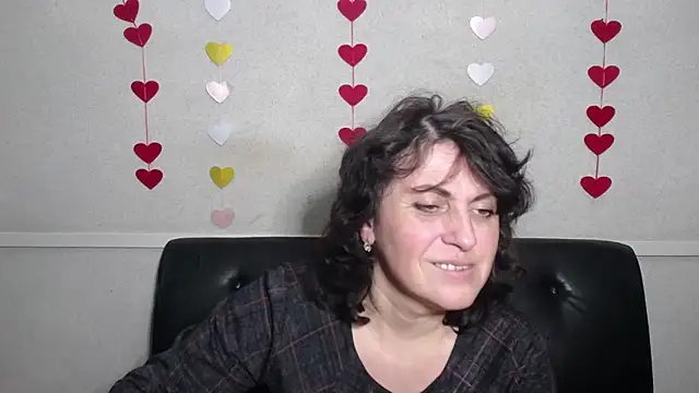 Snapshot of LuciaMii chatting on February 7, 2025, 9:05 am LuciaMii online show from February 7, 2025, 9:05 am