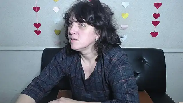 Snapshot of LuciaMii chatting on February 7, 2025, 12:06 pm LuciaMii online show from February 7, 2025, 12:06 pm
