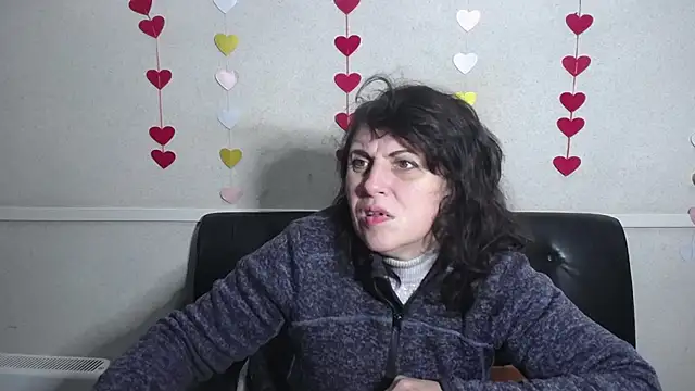 Snapshot of LuciaMii chatting on February 9, 2025, 6:01 am LuciaMii online show from February 9, 2025, 6:01 am