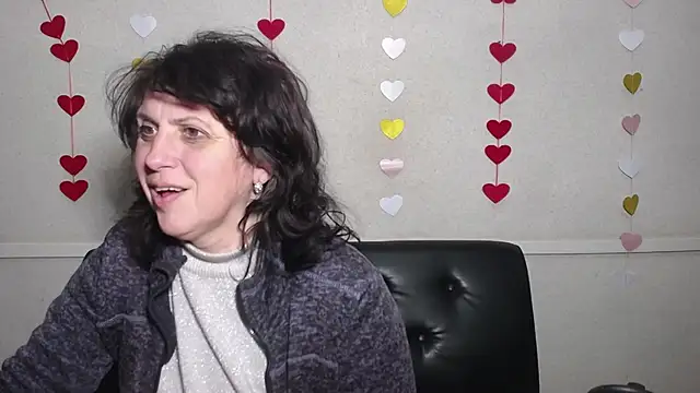 Snapshot of LuciaMii chatting on February 12, 2025, 12:16 am LuciaMii online show from February 12, 2025, 12:16 am