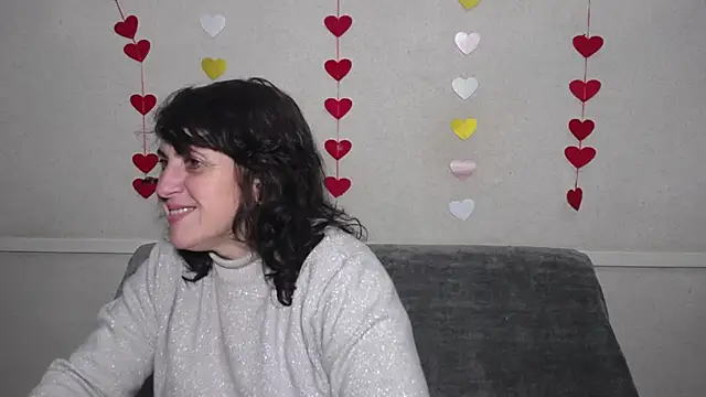 Snapshot of LuciaMii chatting on February 13, 2025, 6:16 pm LuciaMii online show from February 13, 2025, 6:16 pm