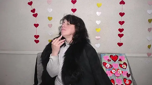 Snapshot of LuciaMii chatting on February 14, 2025, 3:22 am LuciaMii online show from February 14, 2025, 3:22 am