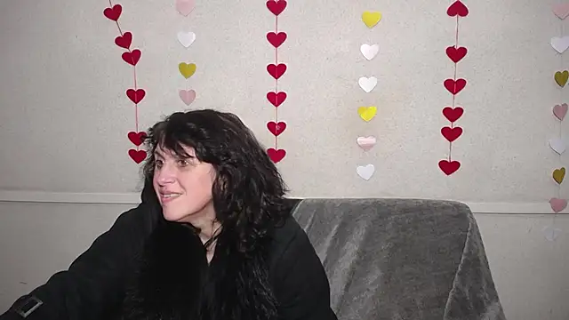 Snapshot of LuciaMii chatting on February 15, 2025, 6:02 am LuciaMii online show from February 15, 2025, 6:02 am