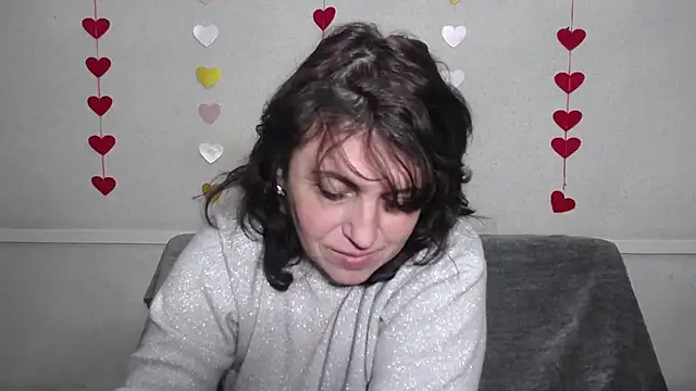 Snapshot of LuciaMii chatting on February 16, 2025, 9:15 am LuciaMii online show from February 16, 2025, 9:15 am