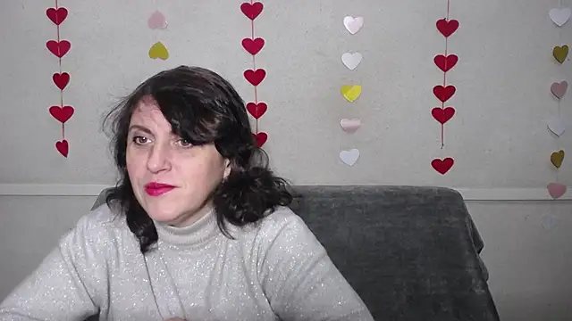 Snapshot of LuciaMii chatting on February 17, 2025, 6:04 pm LuciaMii online show from February 17, 2025, 6:04 pm