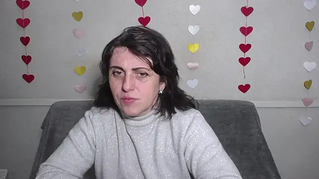 Snapshot of LuciaMii chatting on February 24, 2025, 6:04 pm LuciaMii online show from February 24, 2025, 6:04 pm
