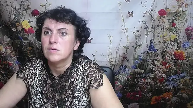 Snapshot of LuciaMii chatting on September 17, 2025, 5:03 pm LuciaMii online show from September 17, 2025, 5:03 pm