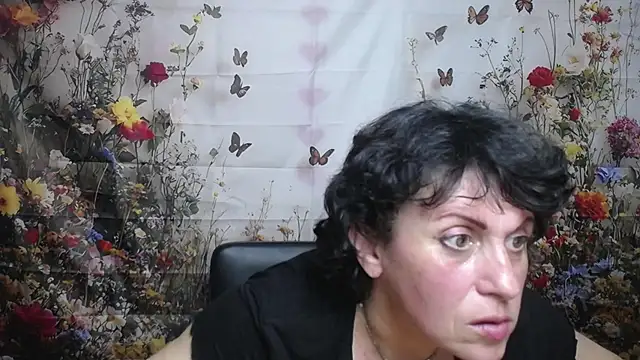 Snapshot of LuciaMii chatting on September 25, 2025, 5:16 pm LuciaMii online show from September 25, 2025, 5:16 pm