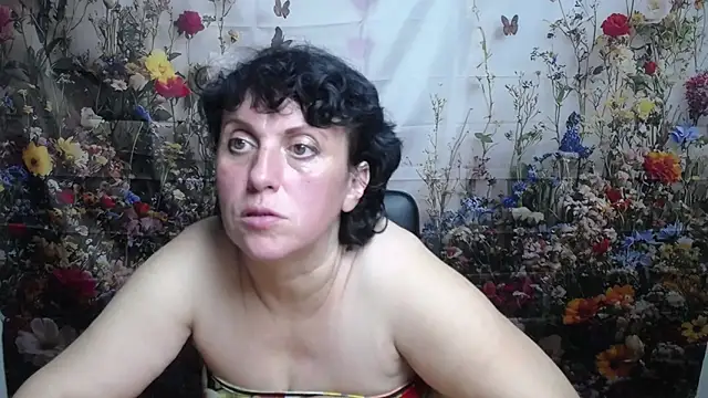 Snapshot of LuciaMii chatting on October 6, 2025, 4:59 pm LuciaMii online show from October 6, 2025, 4:59 pm