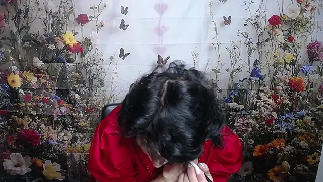 Snapshot of LuciaMii chatting on October 13, 2025, 5:13 pm LuciaMii online show from October 13, 2025, 5:13 pm