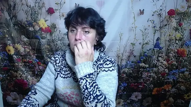 Snapshot of LuciaMii chatting on October 15, 2025, 5:13 pm LuciaMii online show from October 15, 2025, 5:13 pm