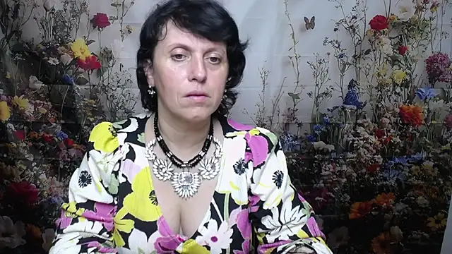 Snapshot of LuciaMii chatting on October 16, 2025, 5:14 pm LuciaMii online show from October 16, 2025, 5:14 pm
