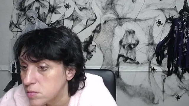 Snapshot of LuciaMii chatting on October 22, 2025, 5:02 pm LuciaMii online show from October 22, 2025, 5:02 pm