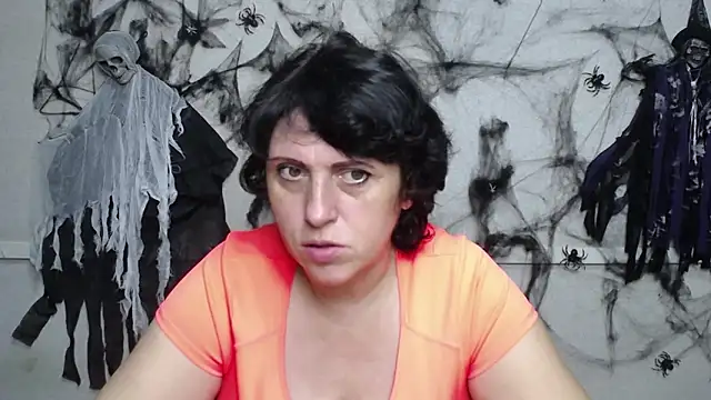 Snapshot of LuciaMii chatting on October 25, 2025, 5:04 am LuciaMii online show from October 25, 2025, 5:04 am