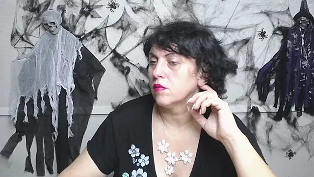 Snapshot of LuciaMii chatting on November 10, 2025, 6:12 am LuciaMii online show from November 10, 2025, 6:12 am