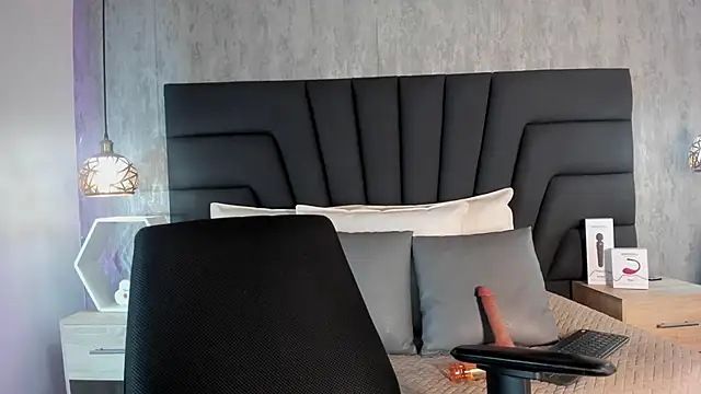 SARA STONE17 online show from January 23, 2025, 2:07 pm