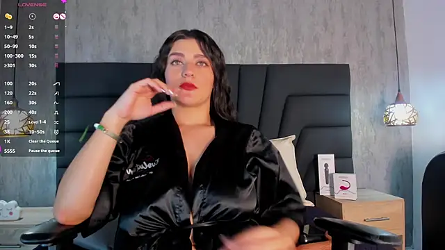 SARA STONE17 online show from February 5, 2025, 2:48 pm