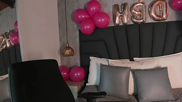 SARA STONE17 online show from March 17, 2025, 12:04 pm