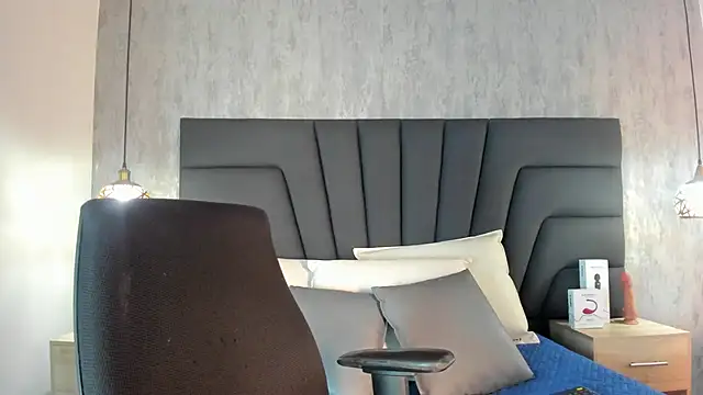 SARA STONE17 online show from March 19, 2025, 6:12 pm