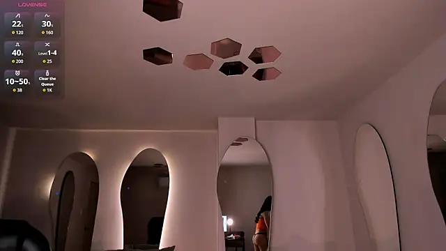 ValeriaVelvet online show from April 2, 2026, 12:03 pm