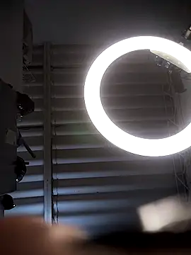 Linda Lars online show from October 24, 2025, 3:14 am